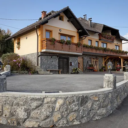 Apartma Tourist Farm Skrbina *